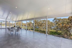 Lakeside Retreat, Long Jetty